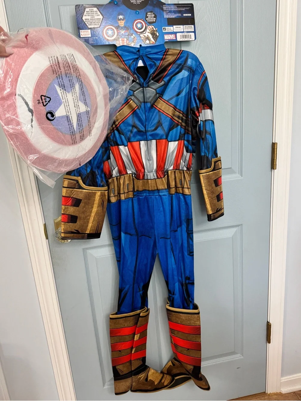Marvel Avengers Captain America Costume Child Med 7-8 NWT Shield Mask Gloves Set